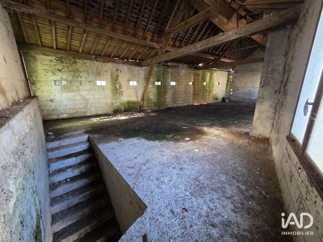 Photo 5 - Commerce à CREPY-EN-VALOIS