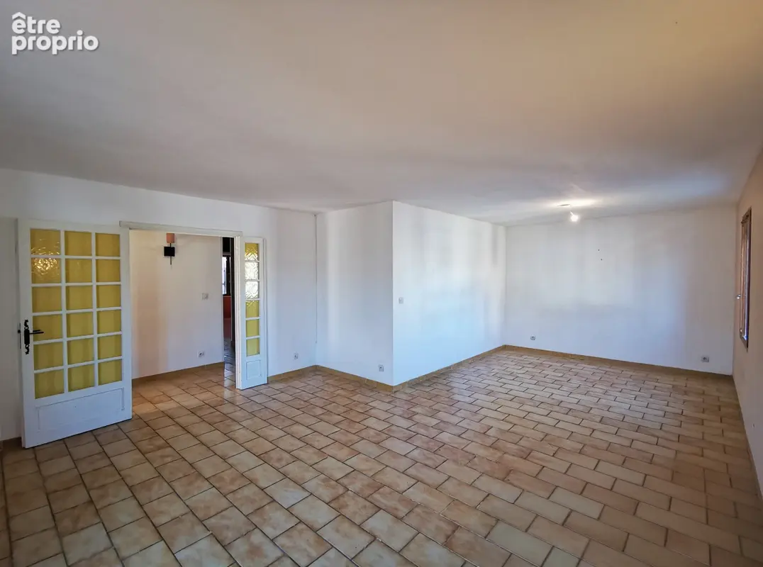 MIRAMAS - Maison T4 de plain-pied 93 m² avec piscine, dépendance et fort potentiel dans un quartier très recherché - photo 7