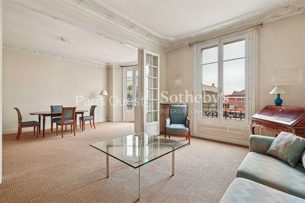 Appartement à NEUILLY-SUR-SEINE