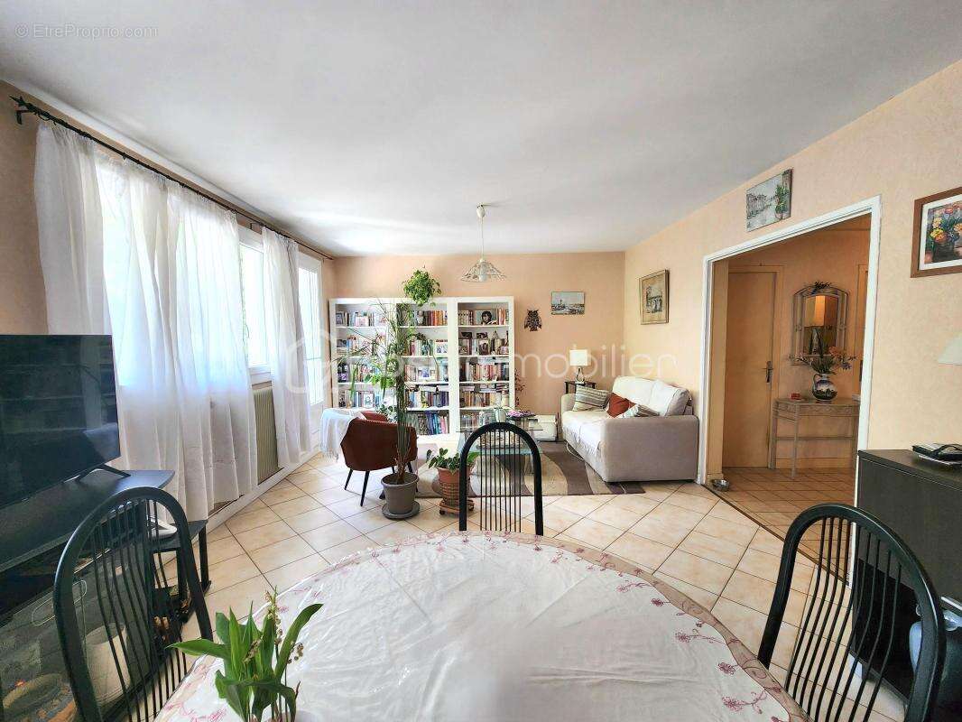Appartement à LE PLESSIS-TREVISE