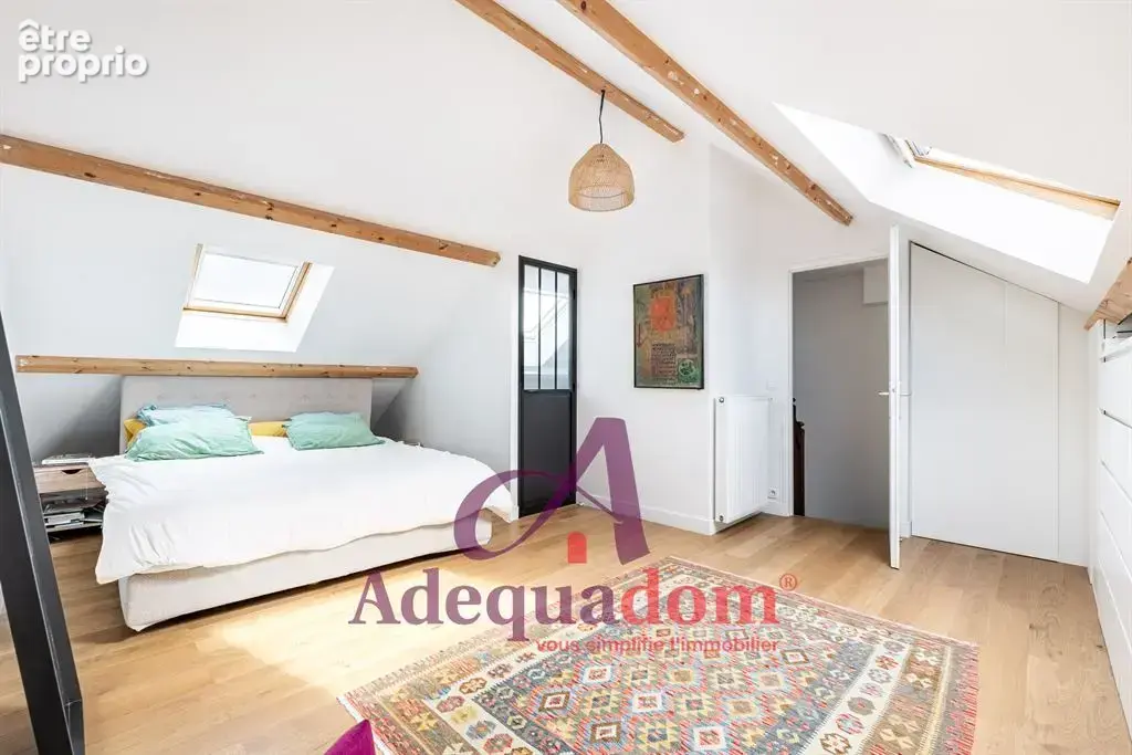 Maison de charme rénovée avec 3 chambres - bureau,  jardin terrasse et stationnement - photo 7