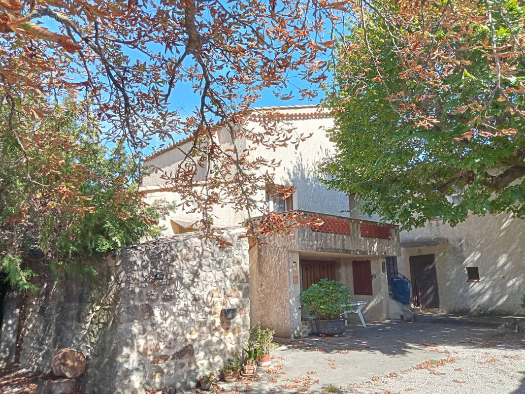 Maison à CHARMES-SUR-RHONE