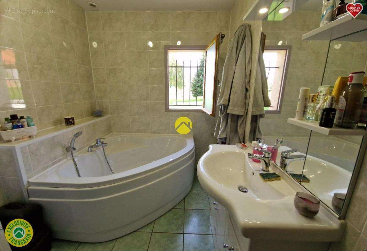 Maison à LA GUERCHE-SUR-L&#039;AUBOIS