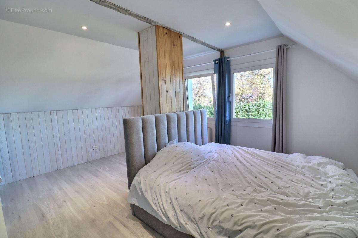 Maison à VEZERONCE-CURTIN