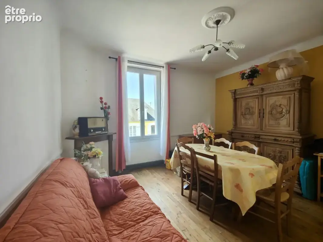 Le salle a manger/chambre