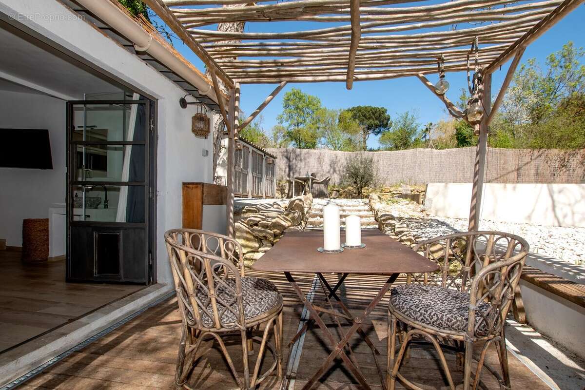 Maison à CHATEAUNEUF-GRASSE