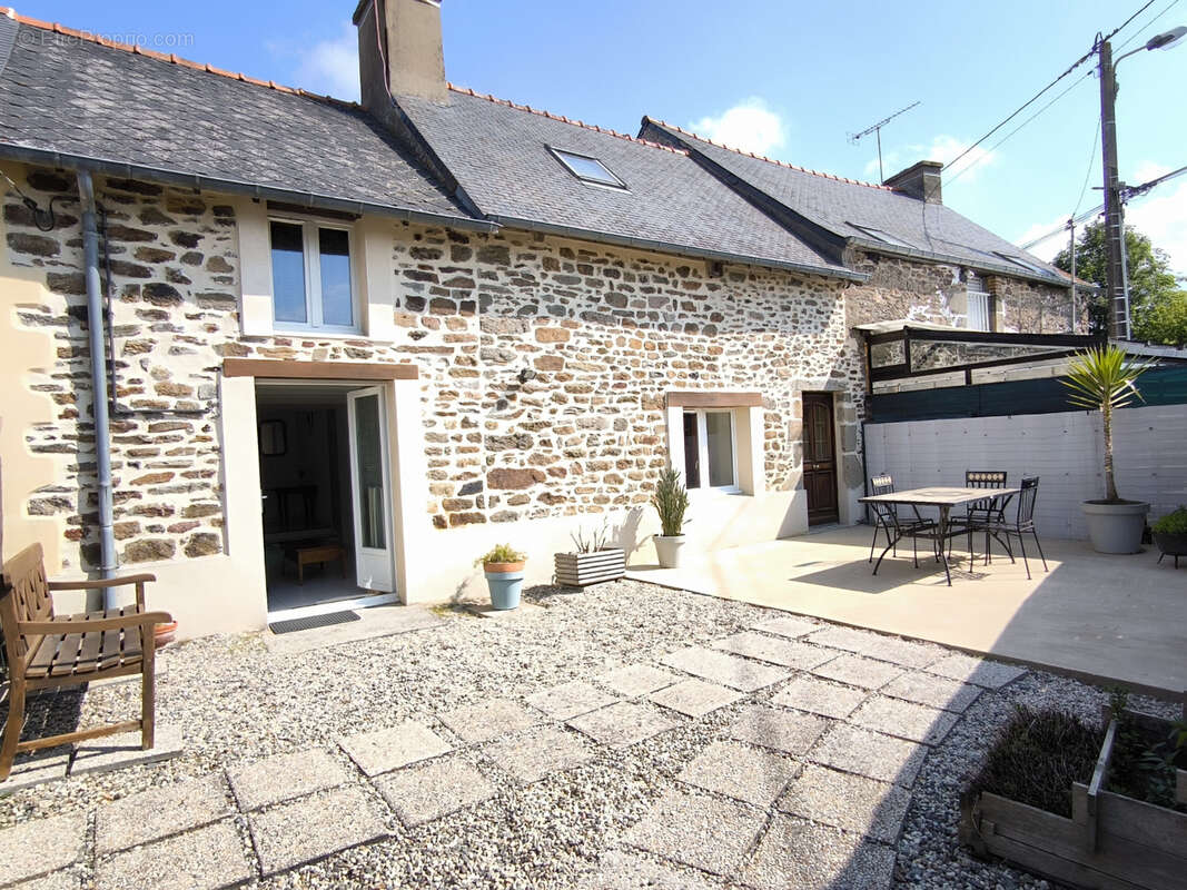 Maison à SAINT-GUINOUX