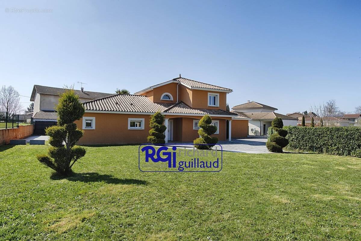 Maison à LA TOUR-DU-PIN