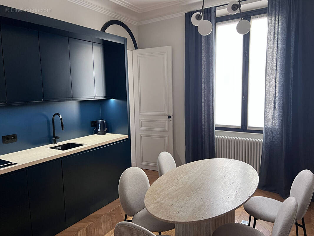 Appartement à PARIS-17E