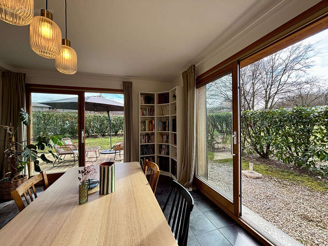Maison mitoyenne avec jardin et garage - photo 2