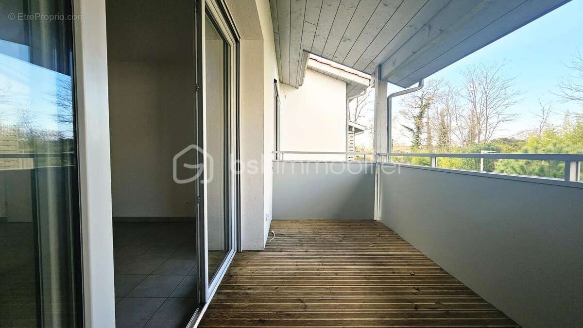 SOUSTONS – T2 récent avec terrasse et double parking en sous-sol - photo 2