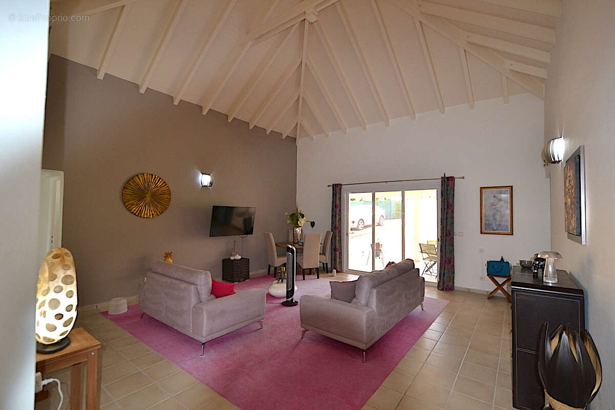 Villa de plain-pied T4   Prestations de qualité, grands volumes et cadre verdoyant - photo 9