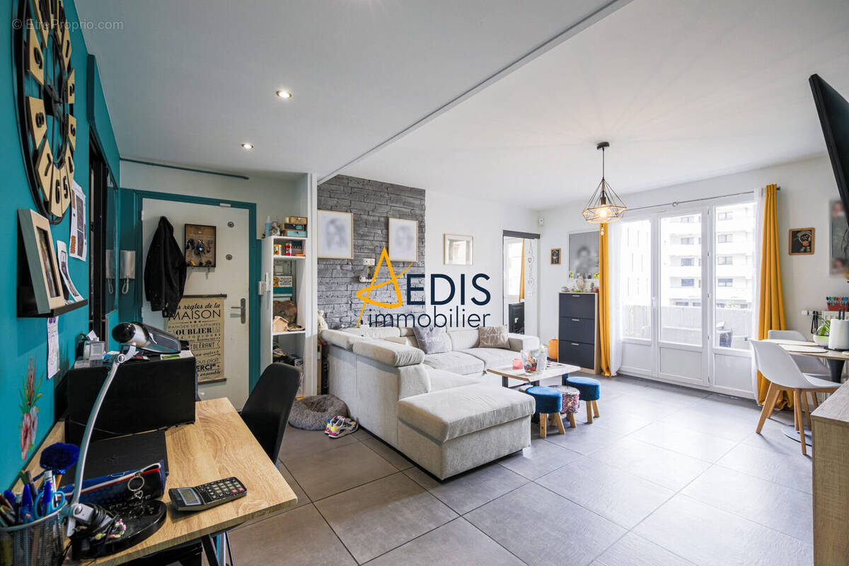 Salon entrée - Appartement à ECHIROLLES