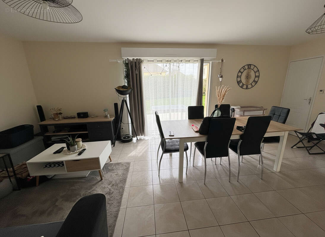 Maison à AMBRIERES-LES-VALLEES