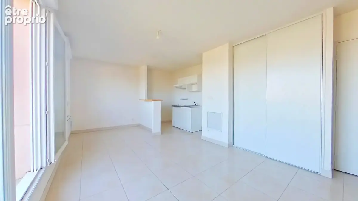 Dernier etage - avenue jean jaurès - apt t2 43m2 avec grand balcon, cave et parking - photo 4
