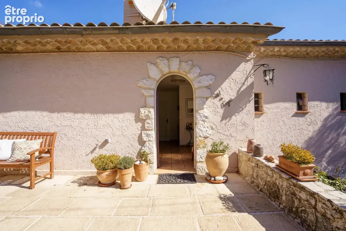 Villa d'Exception à Vence : Vue Spectaculaire, Calme Absolu et Proximité Idéale - photo 13