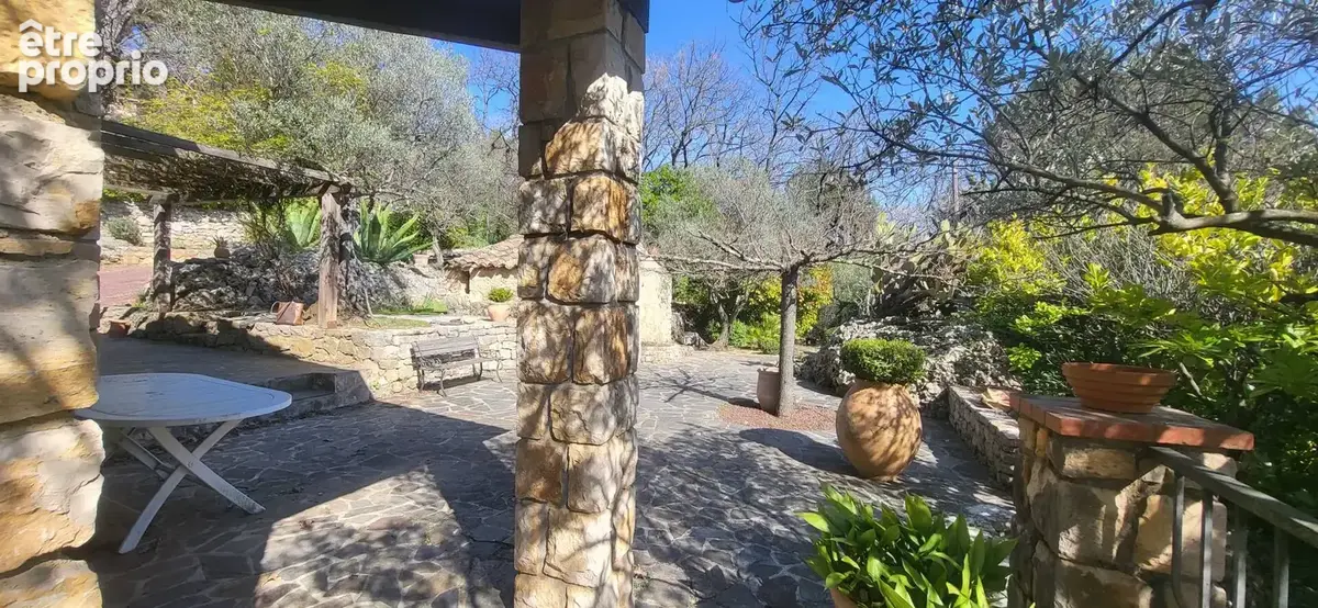 Villa en pierre apparente avec 4 chambres sur 1350m² de terrain. - photo 18