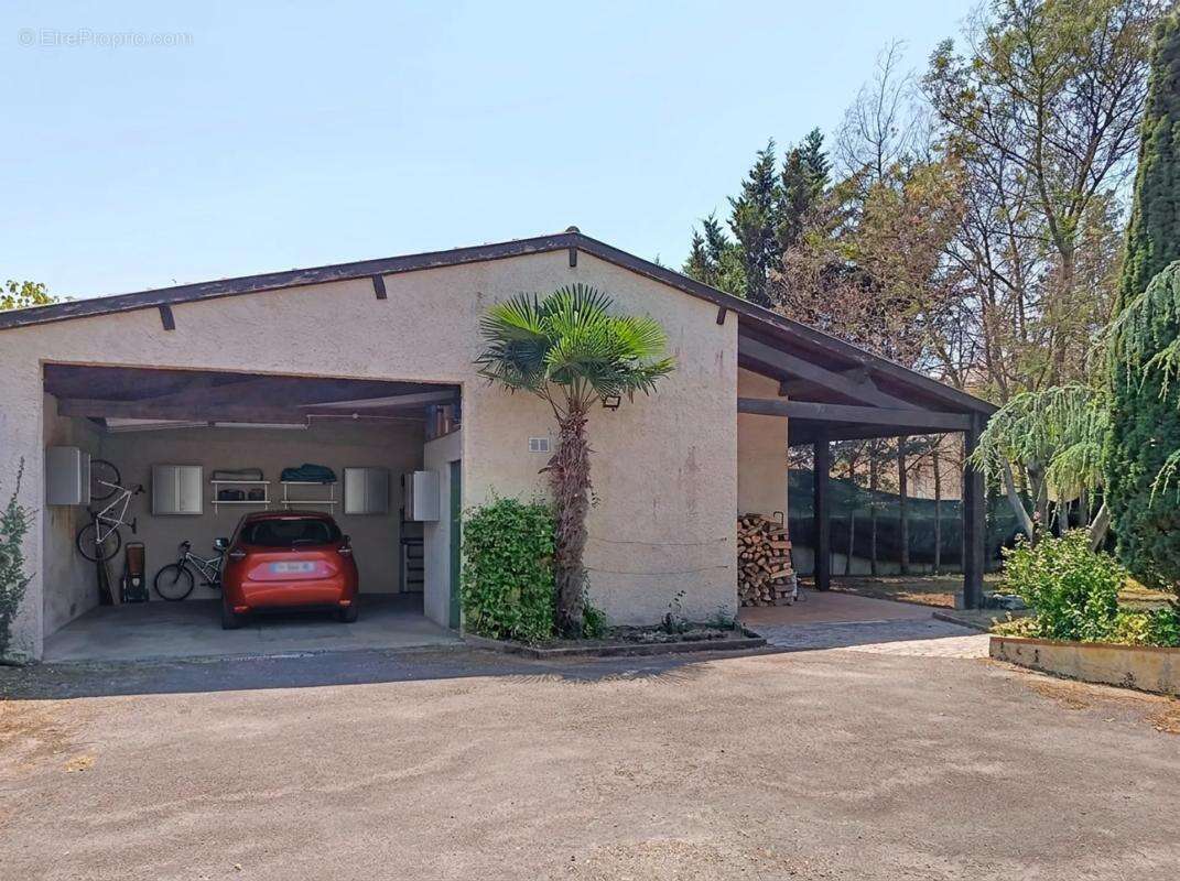 Grande maison familiale avec piscine et dépendance - photo 17