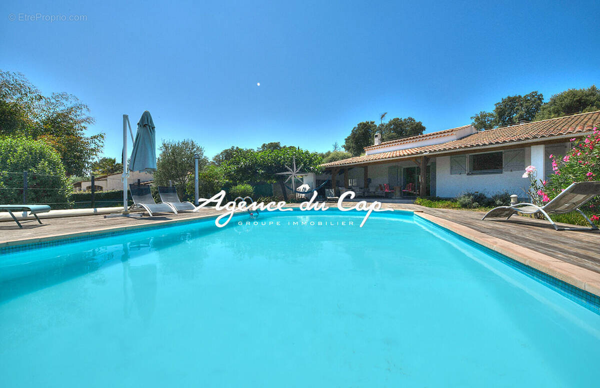 Maison à ROQUEBRUNE-SUR-ARGENS