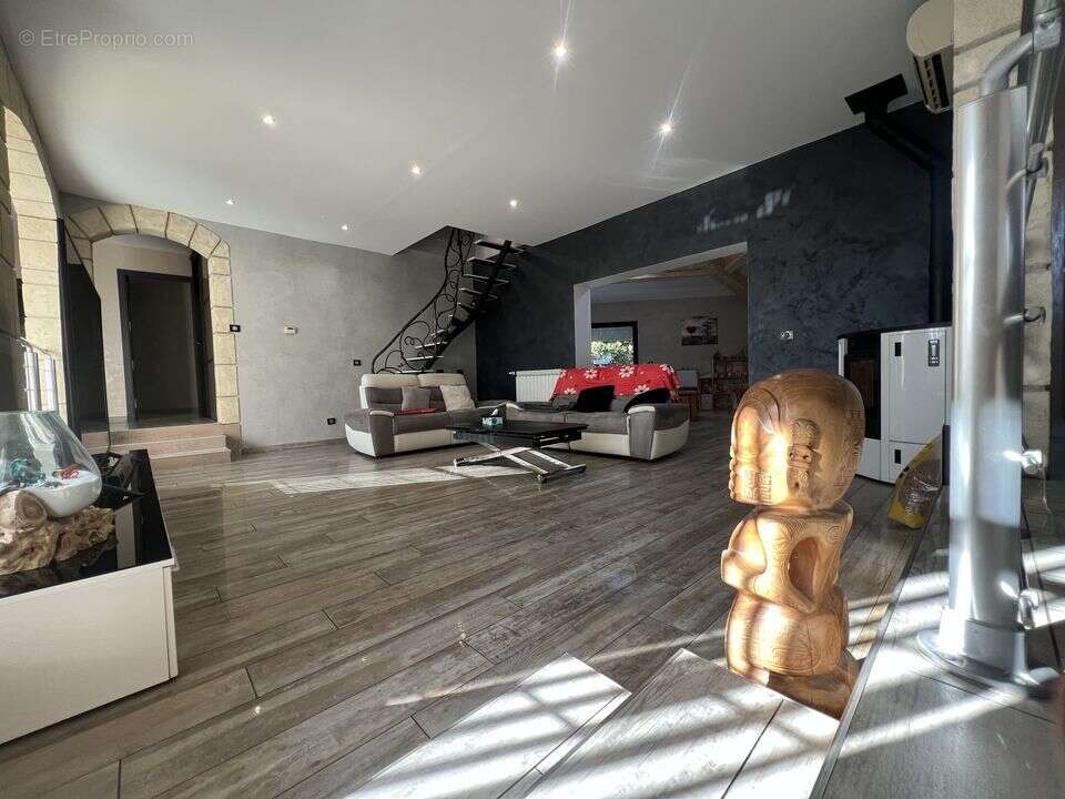 Maison à SAINT-VICTORET