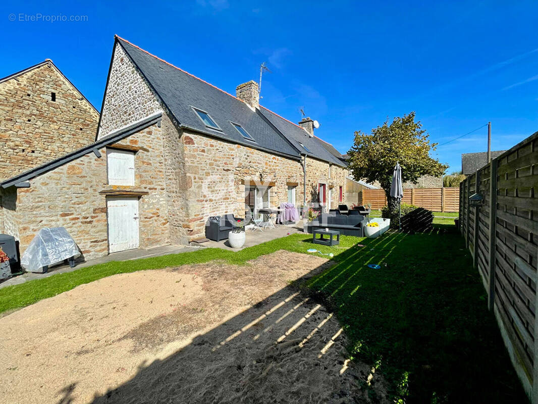 Maison à ROZ-SUR-COUESNON