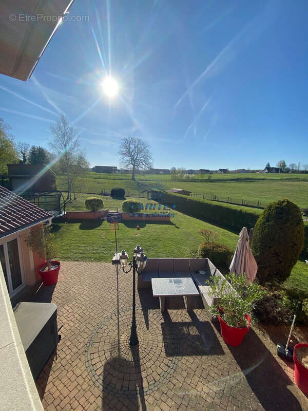 Magnifique maison de 180 m2 sur un terrain de 1753 m2 située sur la commune de ANDORNAY - photo 5