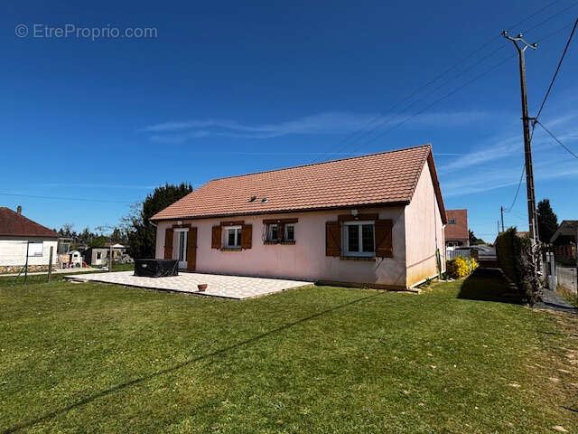 Maison à LA HAYE-MALHERBE