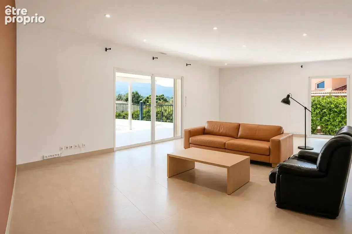 Villa 4 faces – plain-pied – 170 m² – piscine - photo 3