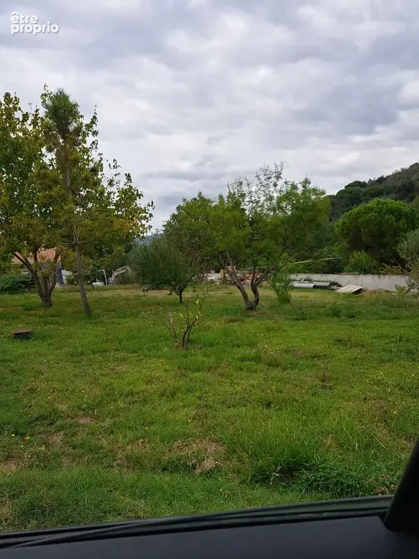 Terrain à LA ROQUETTE-SUR-SIAGNE