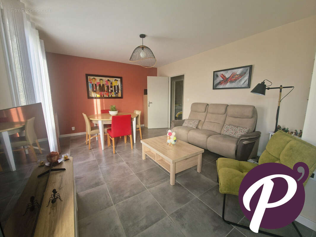 Maison à COUZE-ET-SAINT-FRONT