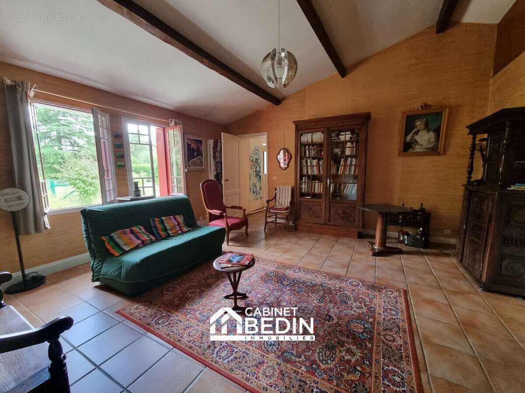 Maison 160 m² à Saint-Morillon  - photo 4