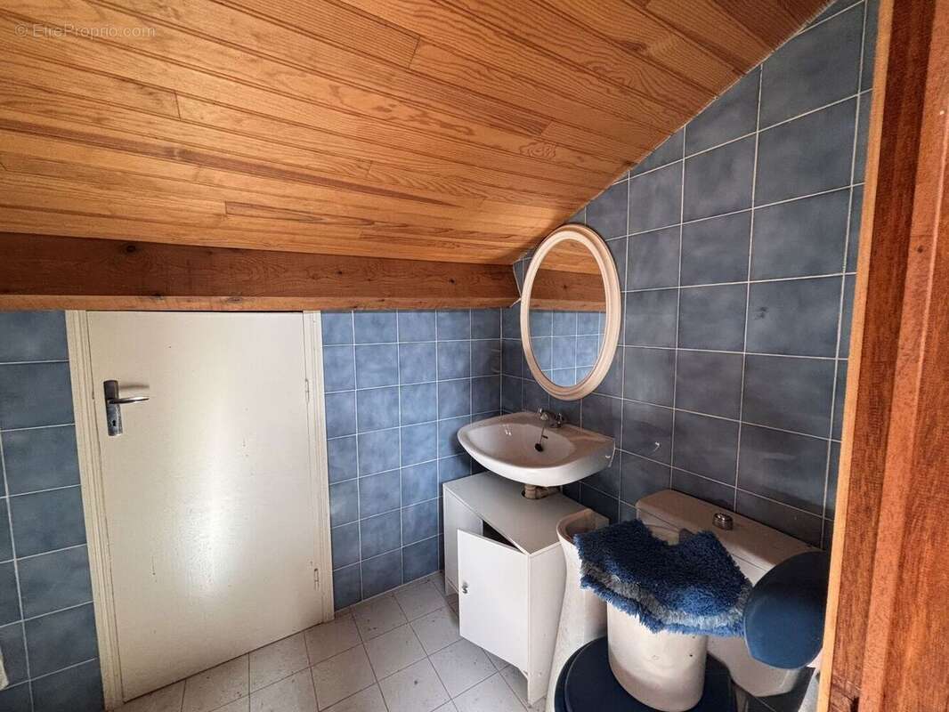 Salle de bain 2 avec chambre 4 - Maison à CAHORS
