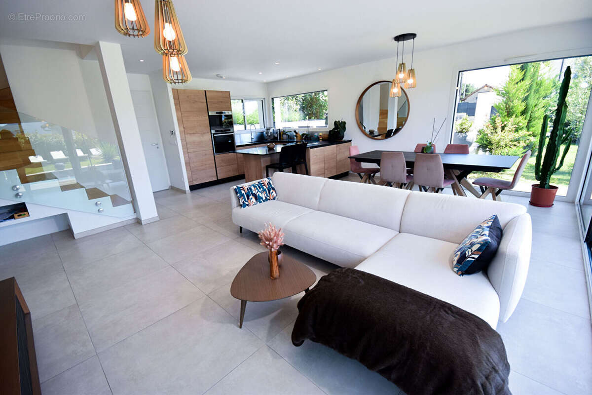 Maison à CRANVES-SALES