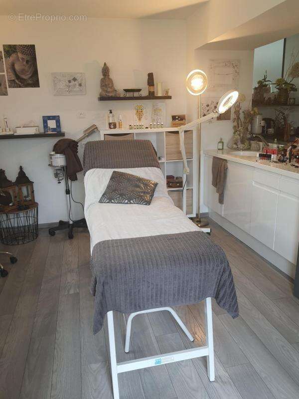 Commerce à SAINT-JEAN-D&#039;ANGELY