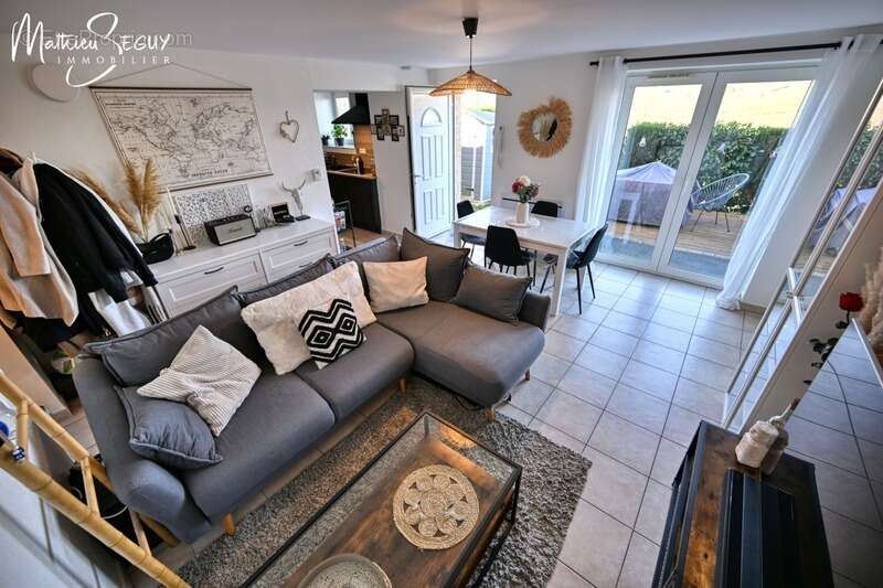 Appartement à COURZIEU