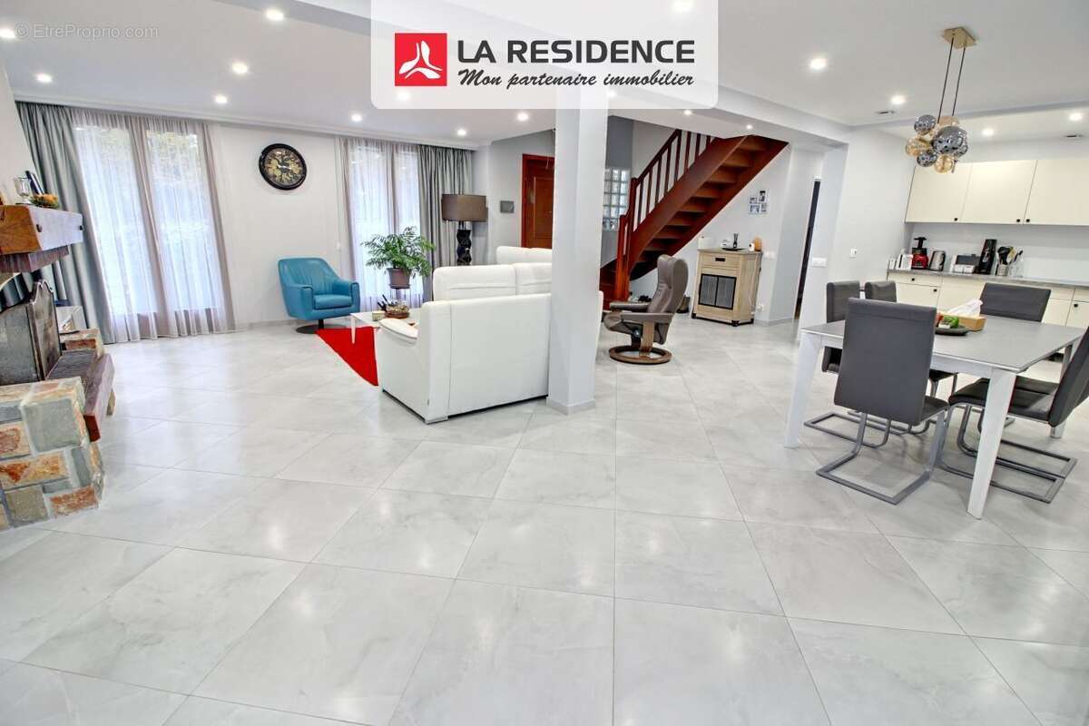 Maison à VAUX-SUR-SEINE