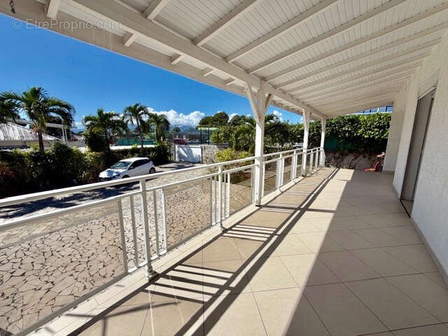 Maison à BAIE-MAHAULT