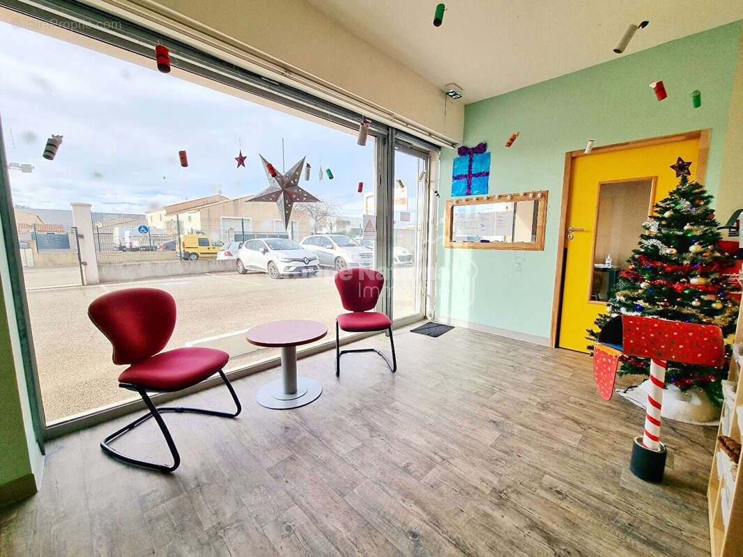Local commercial (180m²) - Miramas - photo 5