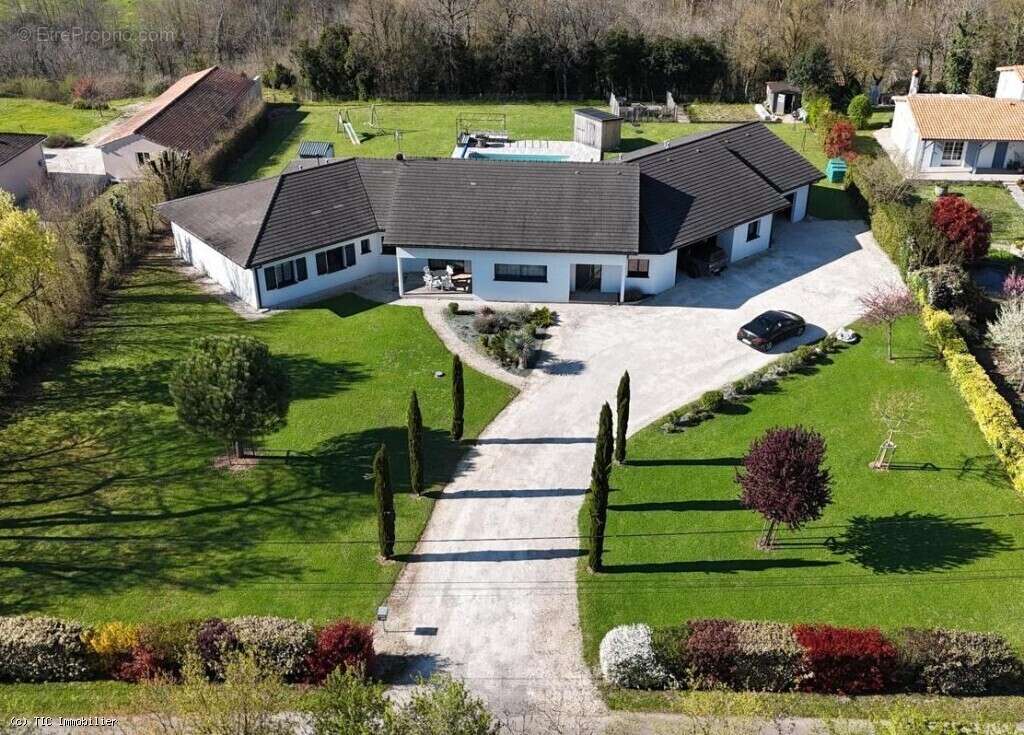 Maison à RUFFEC