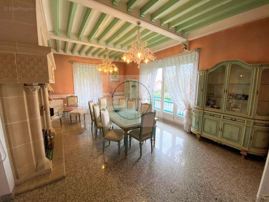Propriete bourgeoise sur 1350 m² de terrain - photo 2