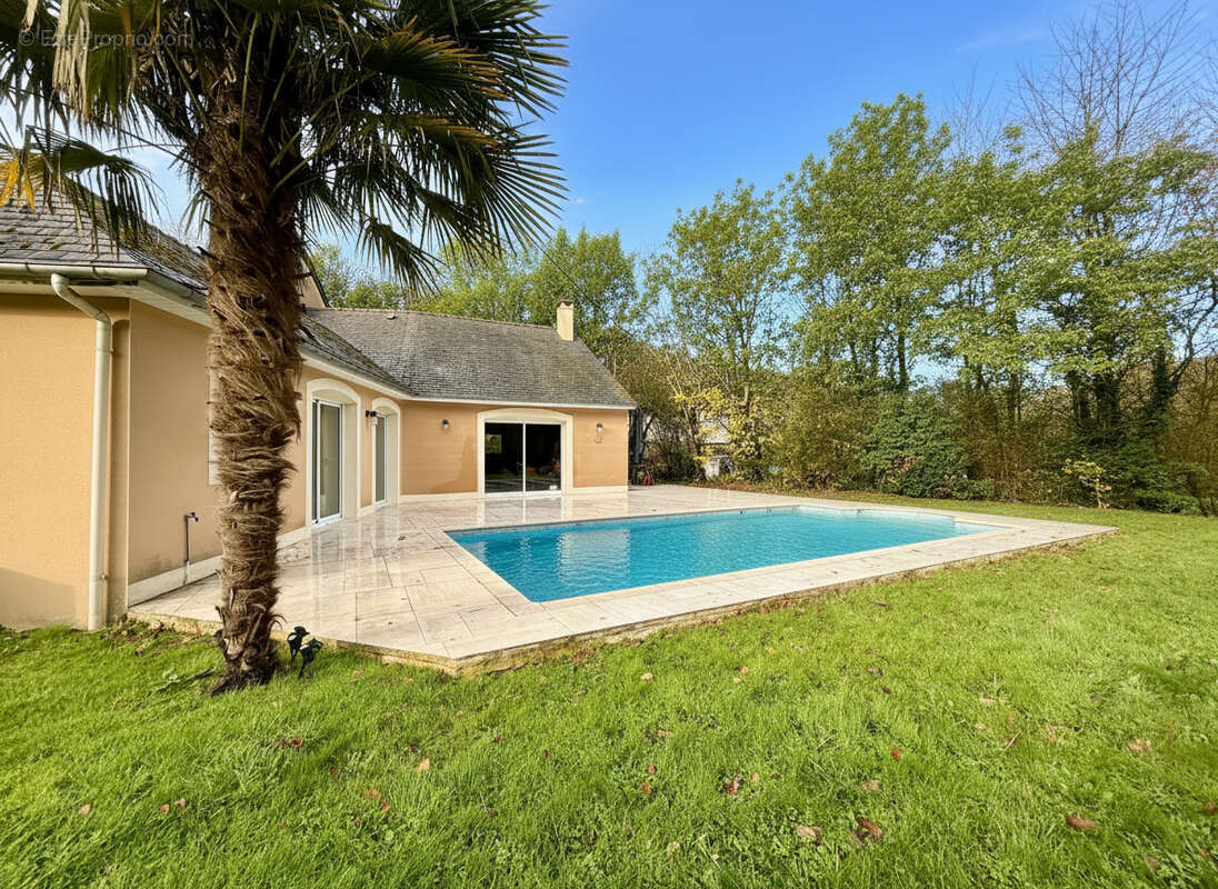 Maison à MONTIGNE-LE-BRILLANT