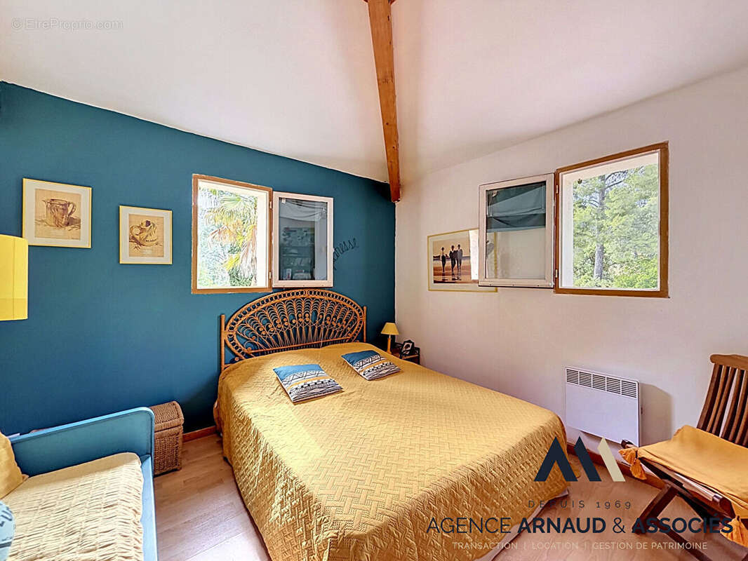 Belle propriété familiale avec piscine sur vaste terrain arboré - photo 14