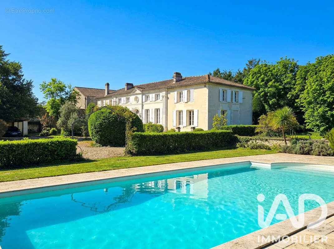 Photo 1 - Maison à COGNAC