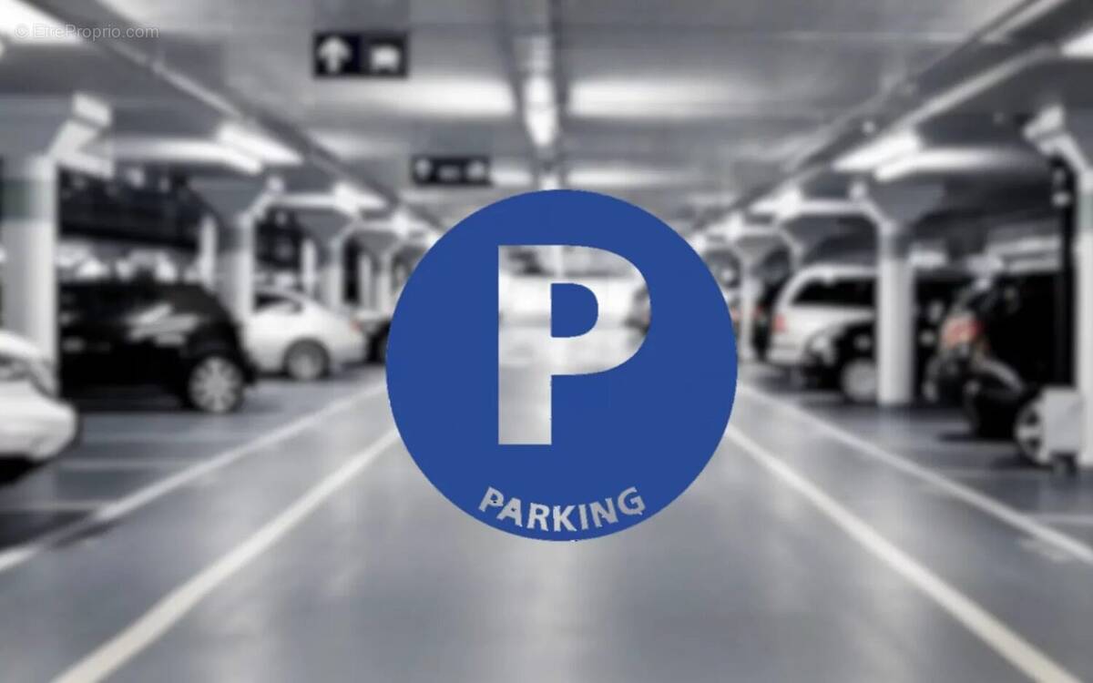 Parking à PARIS-8E