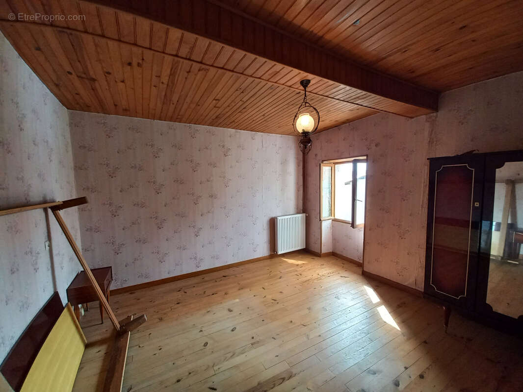 Maison à MONTESQUIOU