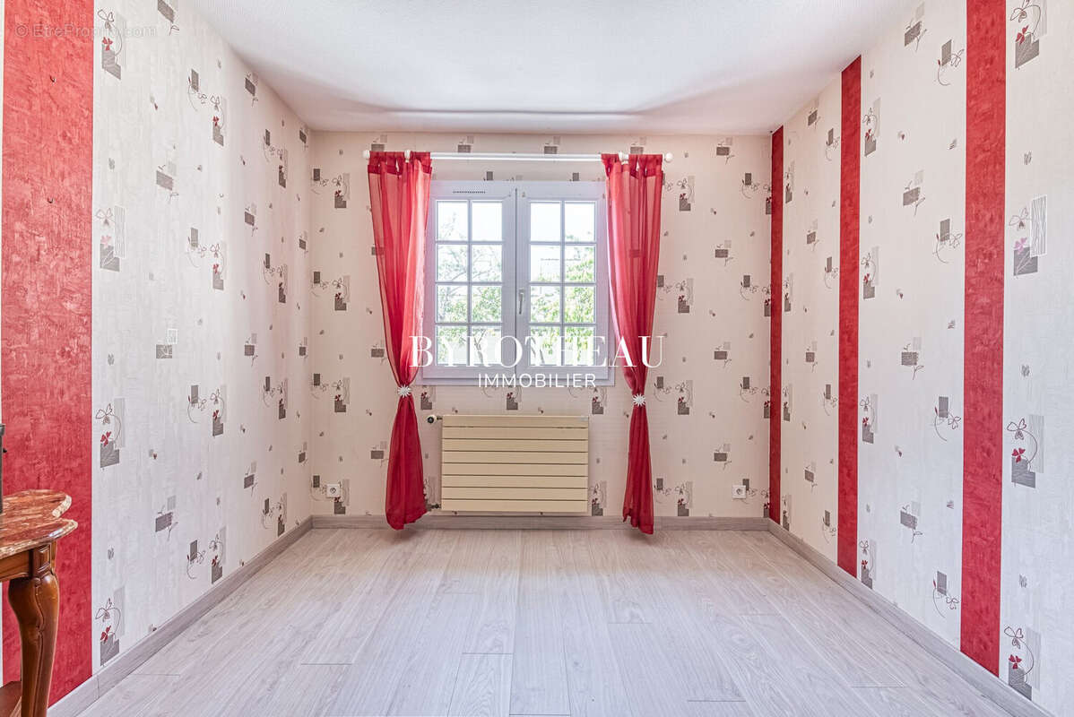 Maison 112 m² à Montreuil-Juigne  - photo 9