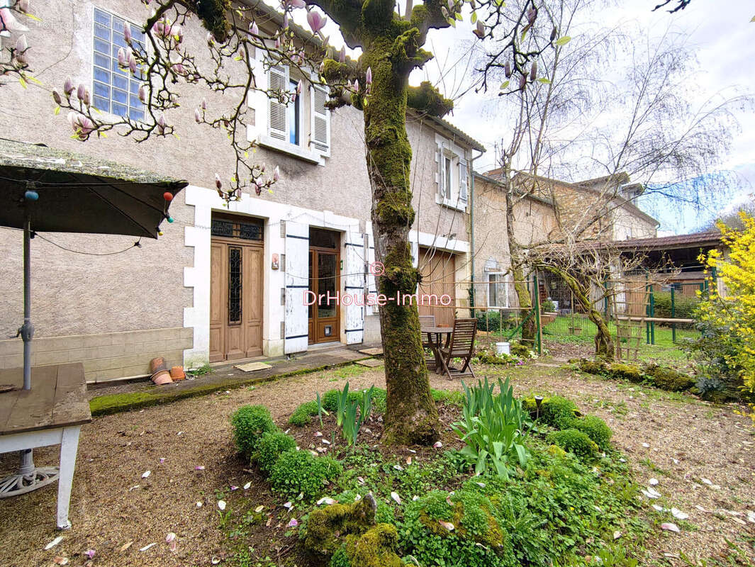 Appartement à SAVIGNAC-LES-EGLISES