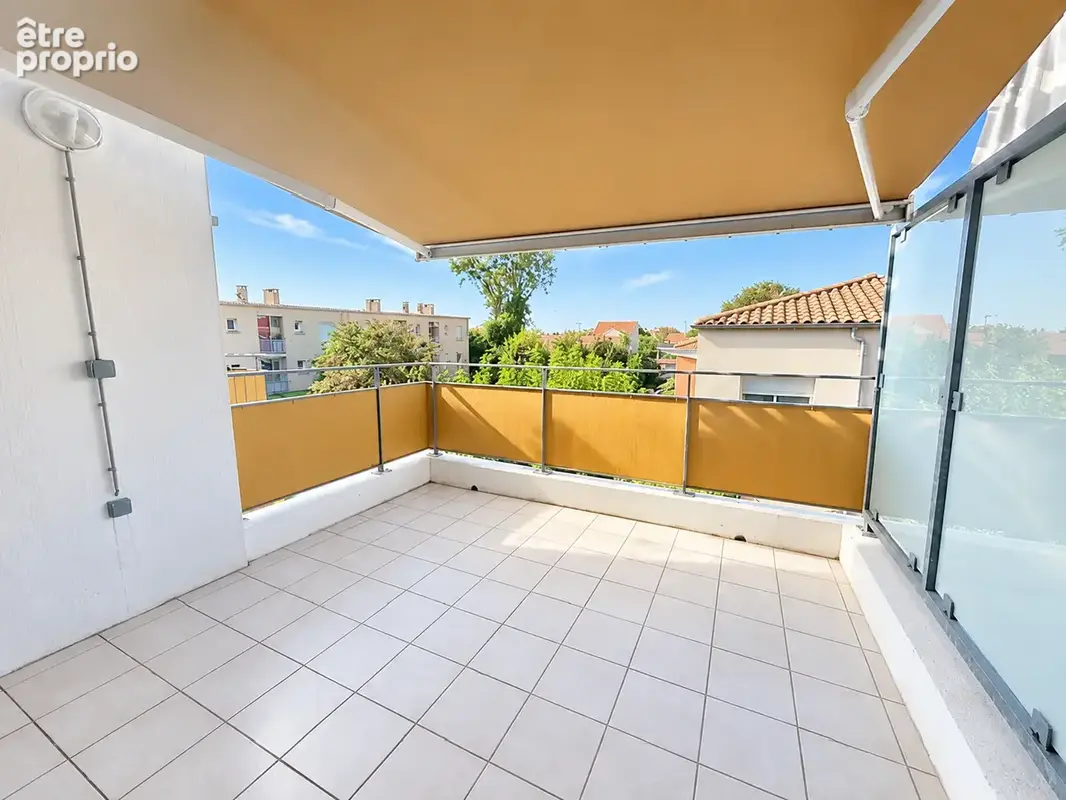 T3 60 m2 avec terrasse, garage et parking - photo 2