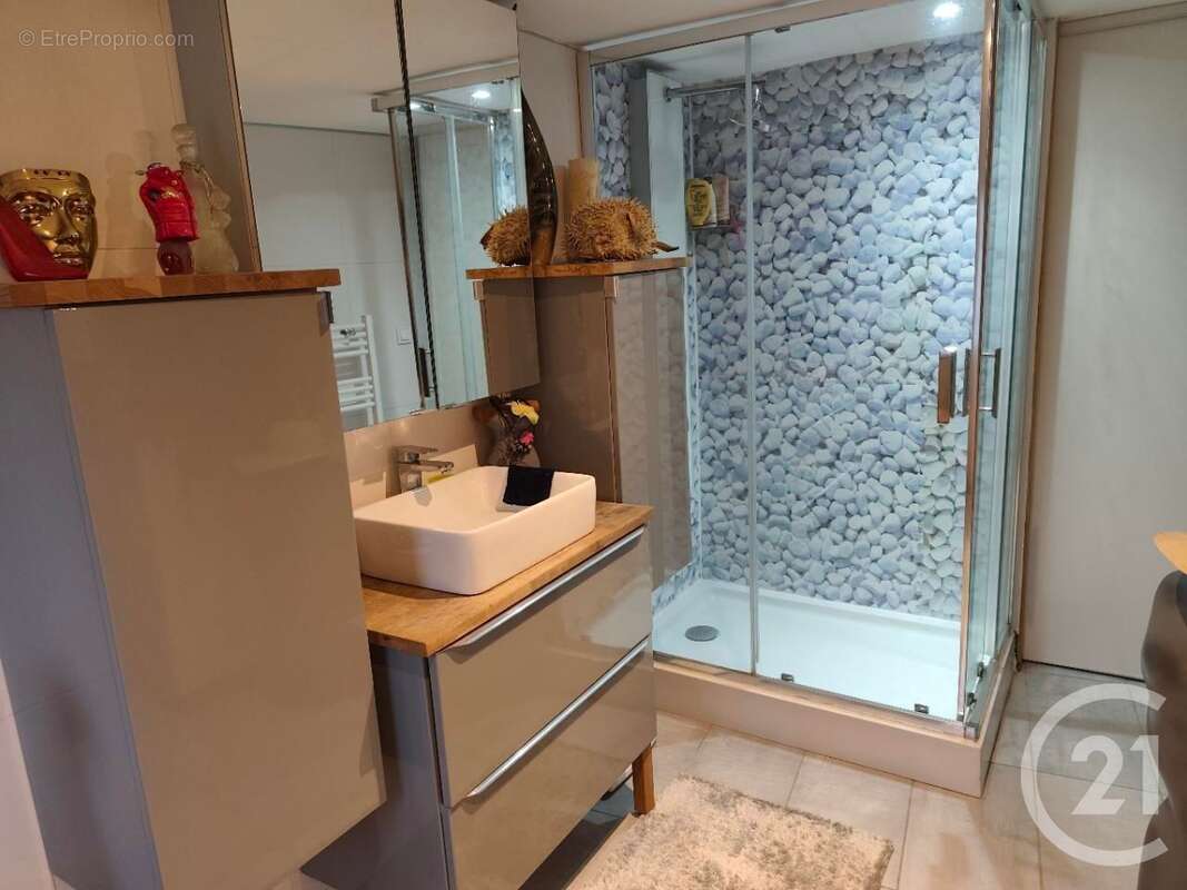 Maison à COURBEPINE