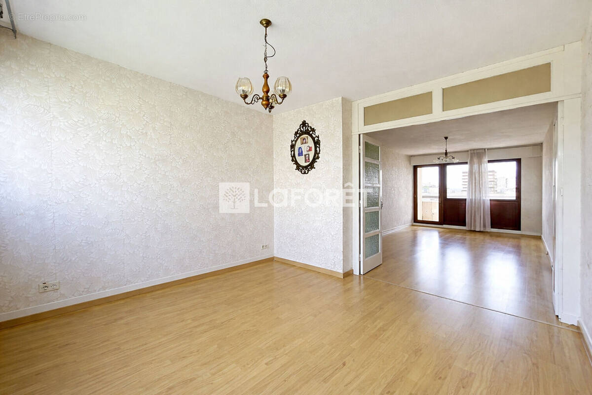 Appartement à RILLIEUX-LA-PAPE